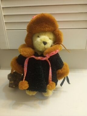 North American Bear Company Muffy Vanderbear Couture Bear On Stand